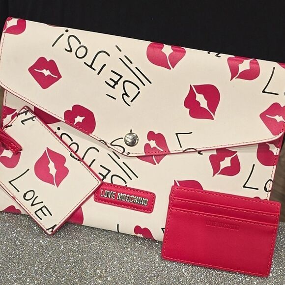 Love Moschino Kisses Clutch w/ID Tag & Card Wallet- White/Pink